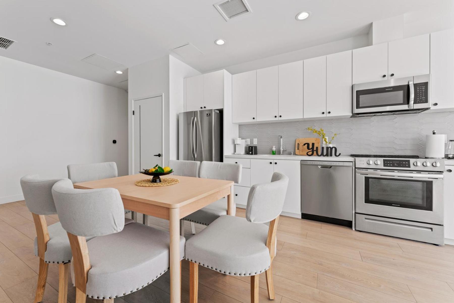 Stylist Downtown La Gateway- 1bd Apartment *